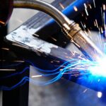 Descubre qué es la soldadura industrial, los tipos más comunes y los requisitos necesarios para convertirte en soldador industrial.